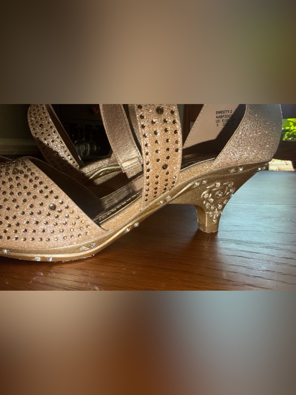 Womens size 5 Gold Strappy Embellished Dress Sandals - Picture 4 of 14